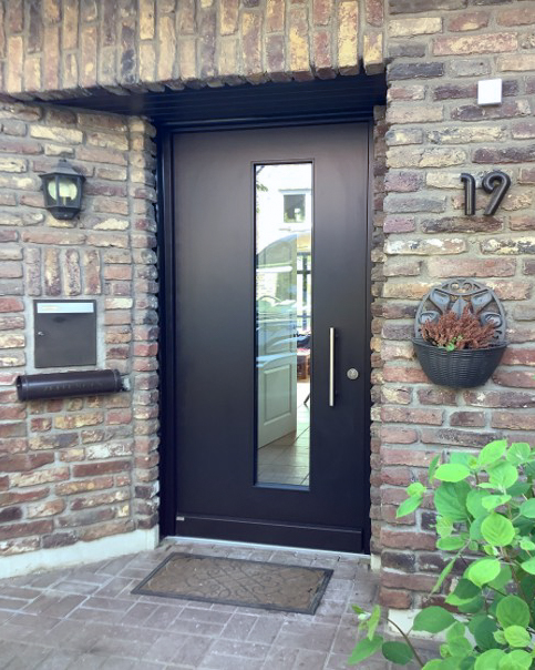 romberg-nachher Aufnahme einer neuen Eingangstür nach der Modernisierung durch NEUMEYER.