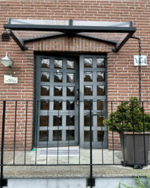 trumpold-vorher Aufnahme einer alten Eingangstür vor der Modernisierung durch NEUMEYER.